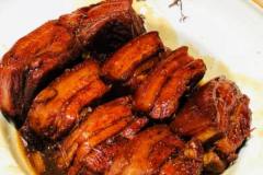 鹵肉時(shí)炒糖色不能直接下鍋炒容易肉味發(fā)苦色澤差