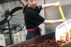 女生賣鹵菜有什么優(yōu)勢(shì)嗎？